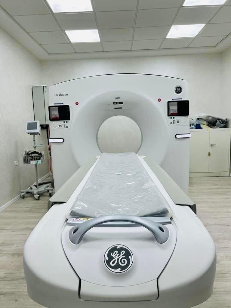 Installation of the two Revolution Maxima CT in Nablus.